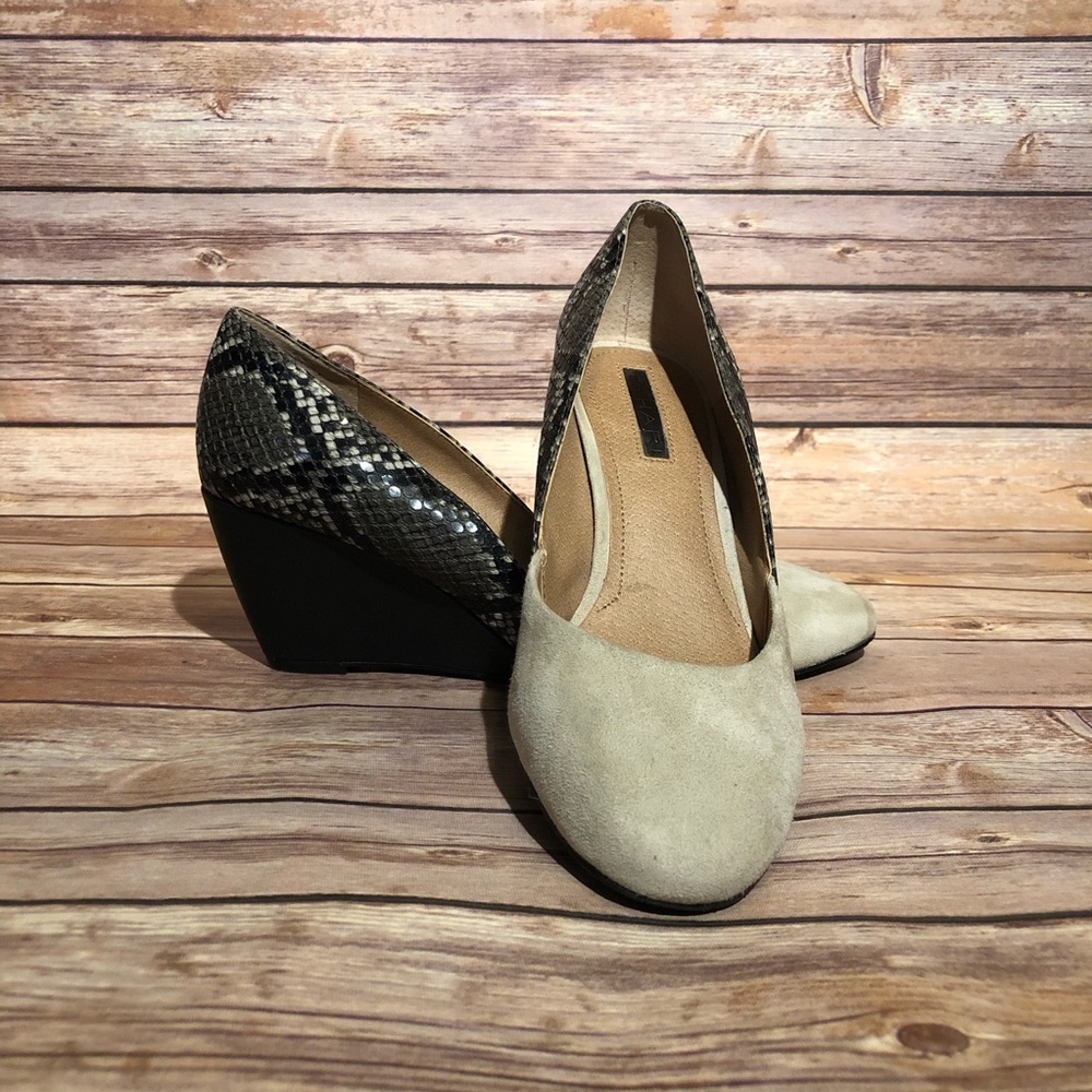 Tahari Snakeskin & Suede Wedge Heels 7 1/2